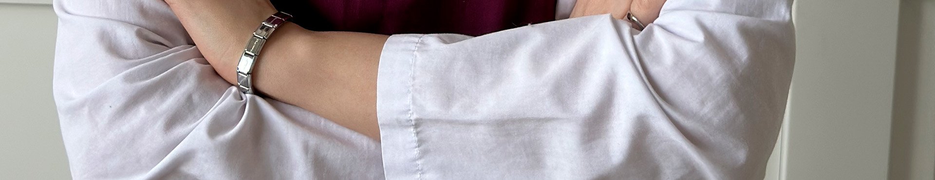 руки врача крупным планом